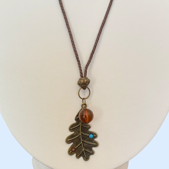 Bijoux | Collier long avec pendentif d'une feuille de bronze