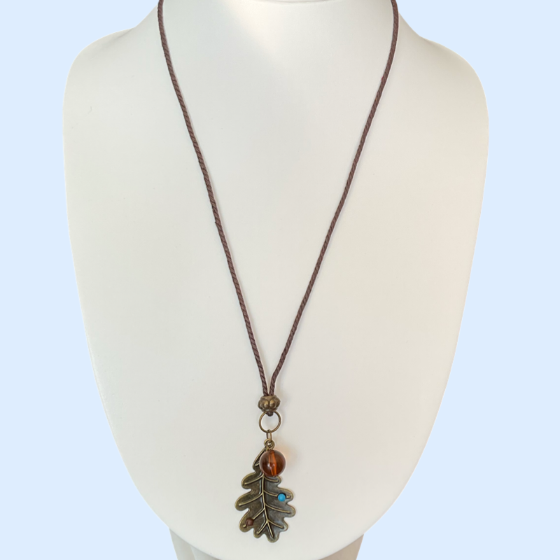 Bijoux | Collier long avec pendentif d'une feuille de bronze