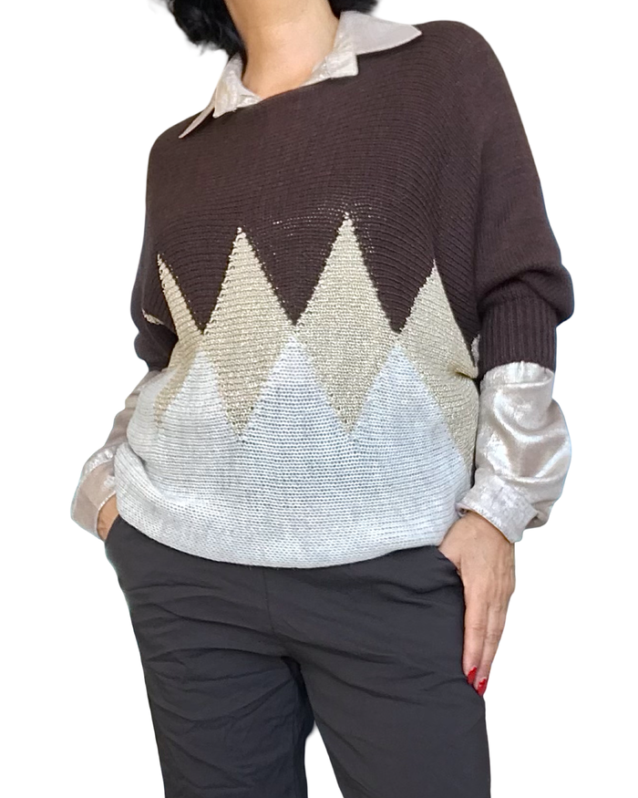 Chandail col rond en tricot brun, crème et losanges dorés