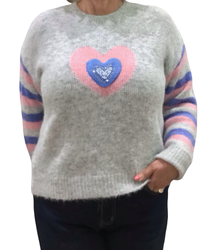 Chandail col rond gris pâle en tricot avec un appliqué de cœur et manche rayée