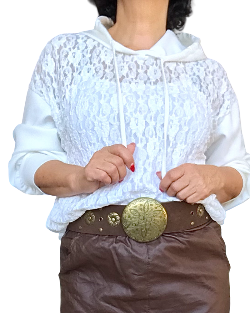 Chandail blanc en dentelle à capuchon