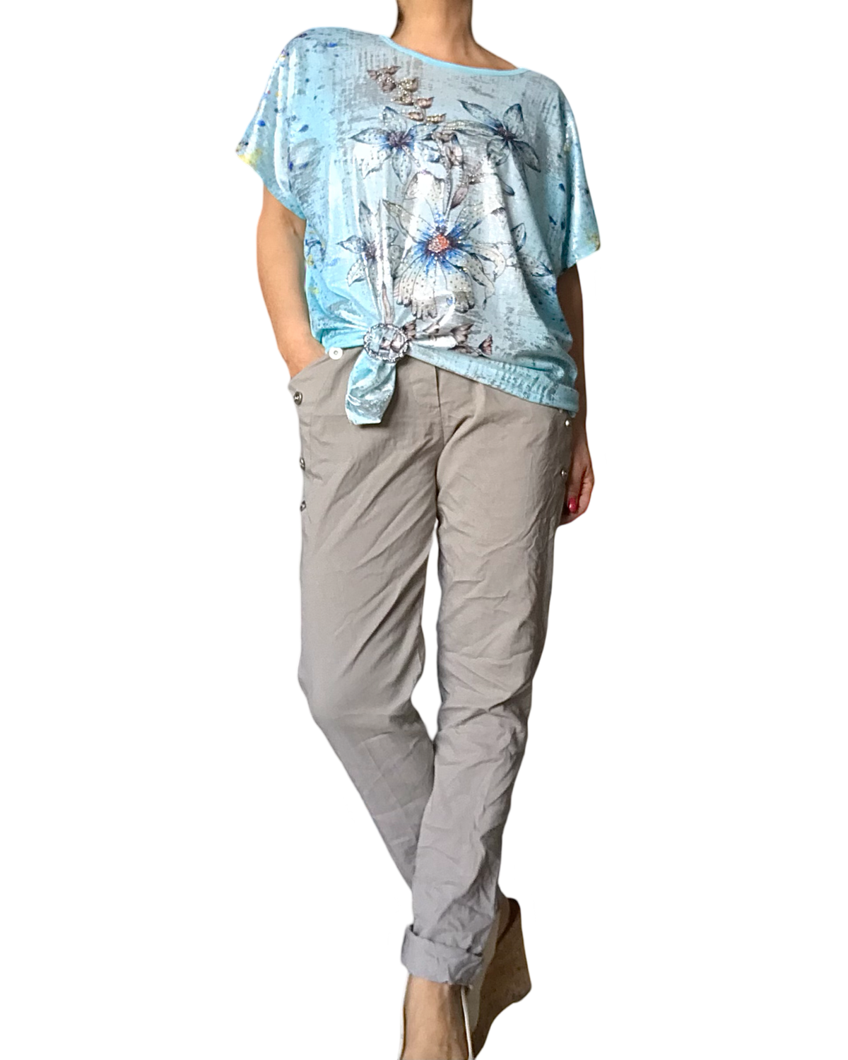 T-shirt turquoise col rond, métallisées argent devant avec dessin de fleurs