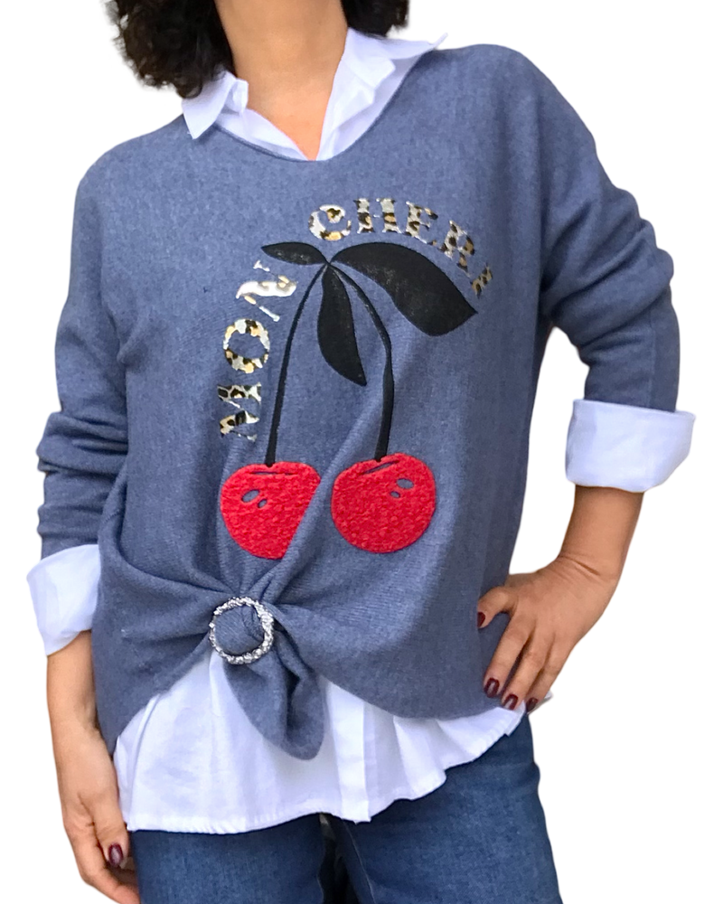 Chandail uni bleu col en V avec cerises rouges et boucle d'ajustement