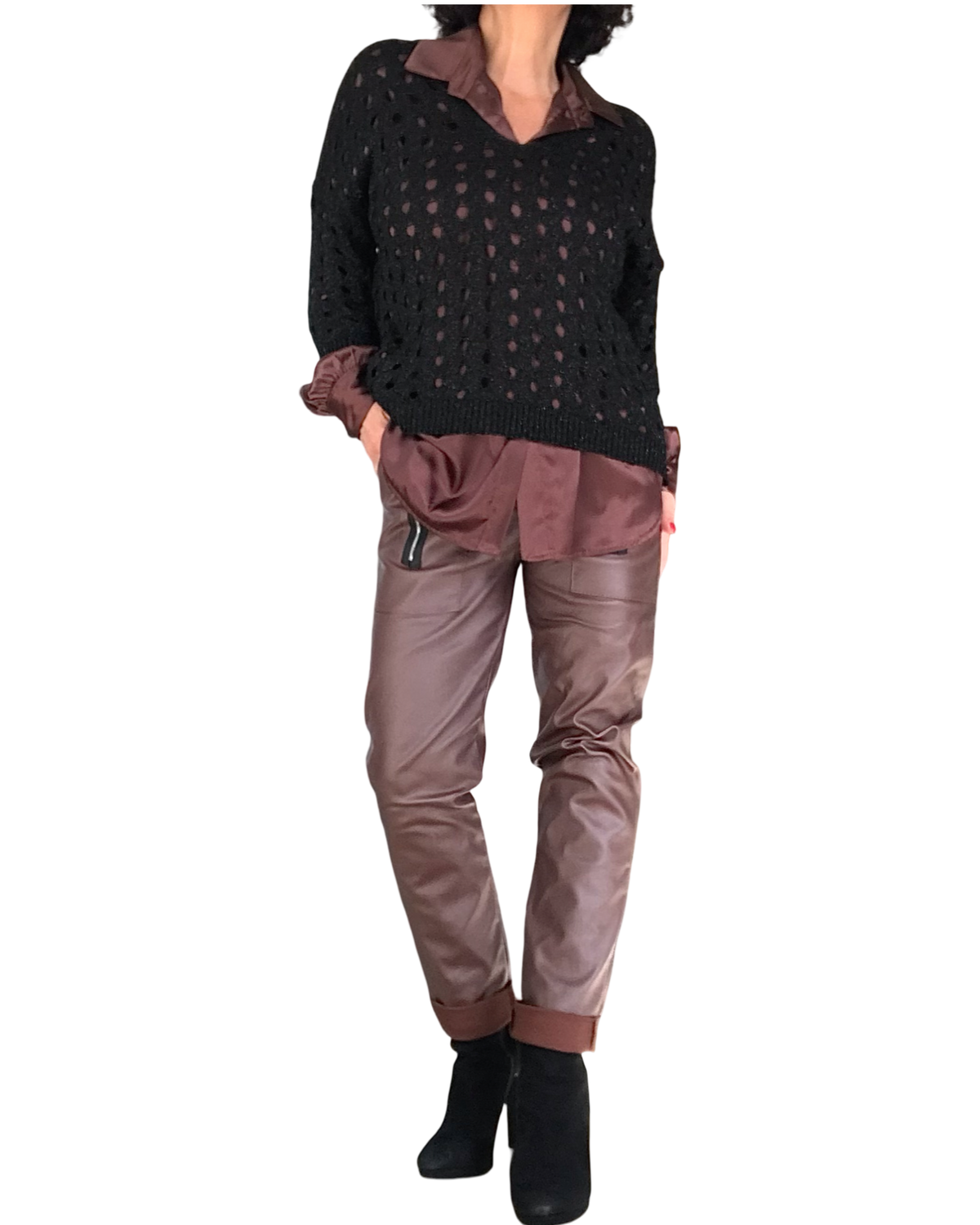 Chandail de tricot noir en grandes mailles