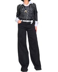 Chandail de tricot noir en grandes mailles