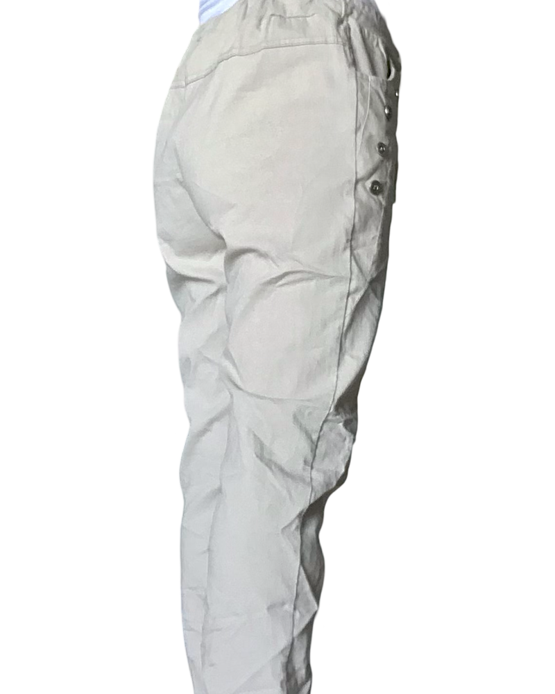 Pantalon beige à taille élastique avec cordon et boutons décoratifs