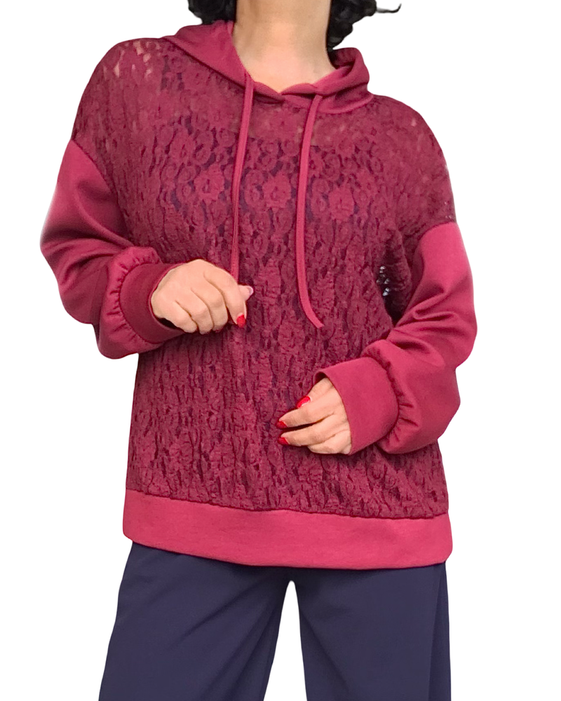 Chandail rouge vin en dentelle à capuchon