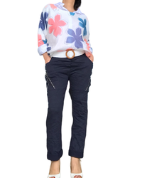 Chandail manche 3/4 blanc fleuri corail, marine et sarcelle avec pantalon marine et chemise blanche