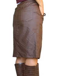 Jupe brune froissée en similicuir avec cordon