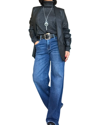 Chandail col roulé uni noir avec lurex argenté