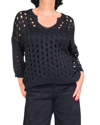 Chandail de tricot noir en grandes mailles