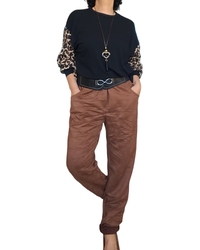 Chandail à manche longue noir avec les manches imprimées léopard