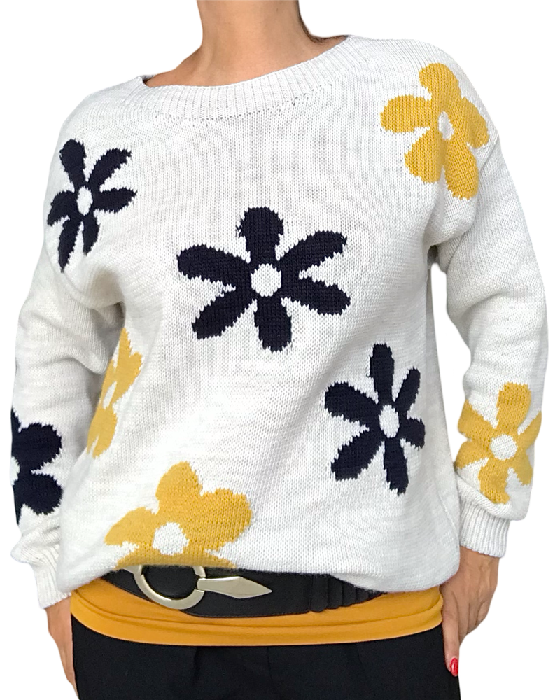 Chandail en tricot crème col rond avec fleur noir et jaune avec camisole gainante jaune moutarde