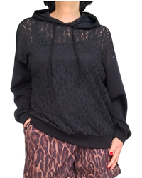 Chandail noir en dentelle à capuchon