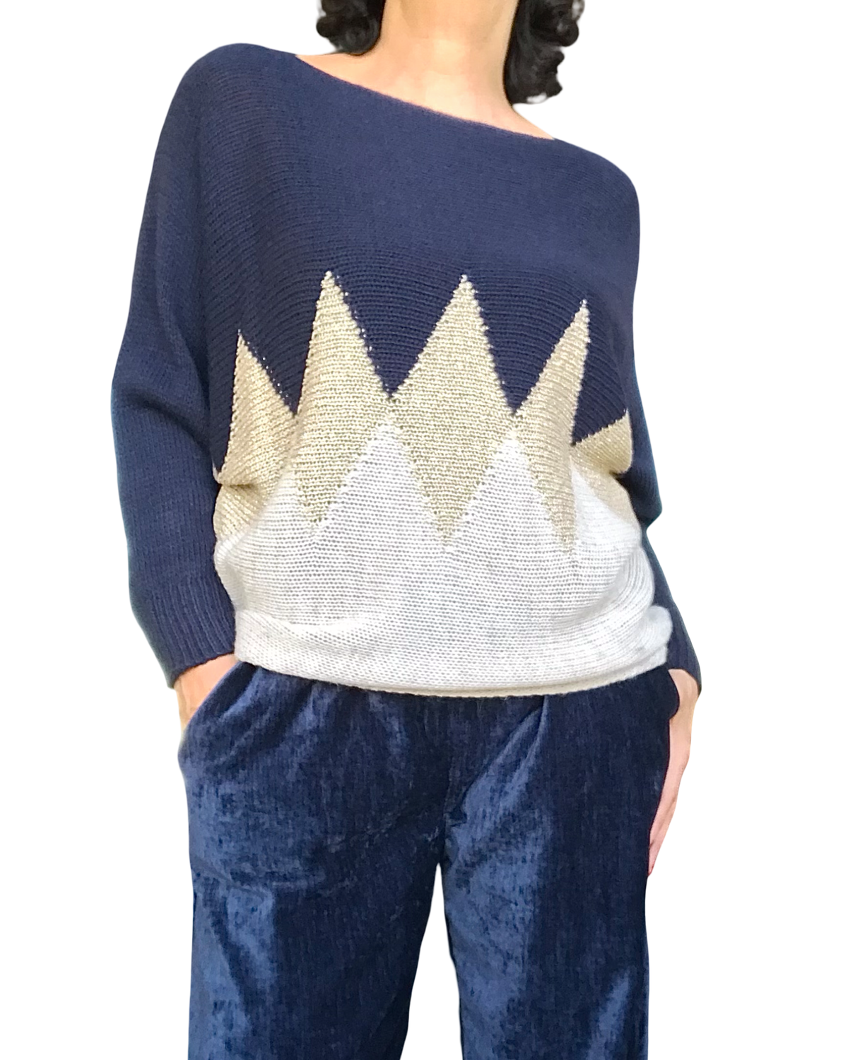 Chandail col rond en tricot marine, beige et losanges dorés