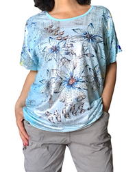 T-shirt turquoise col rond, métallisées argent devant avec dessin de fleurs