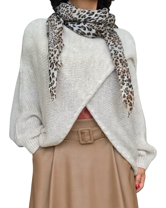 Chandail uni en gros tricot crème croisé devant