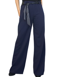 Pantalon droit marine avec un ruban noir comme ceinture, taille élastique