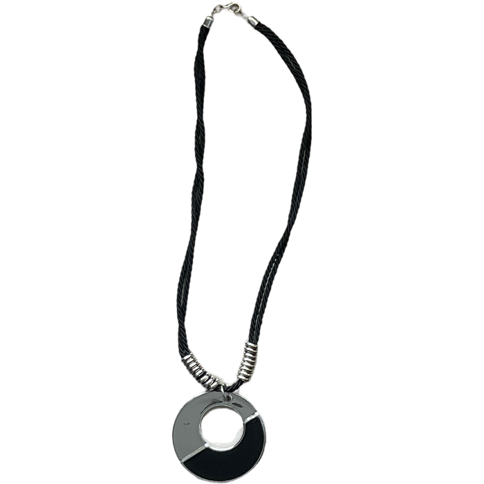 Bijoux | Collier avec un pendentif en cercle argent et noir