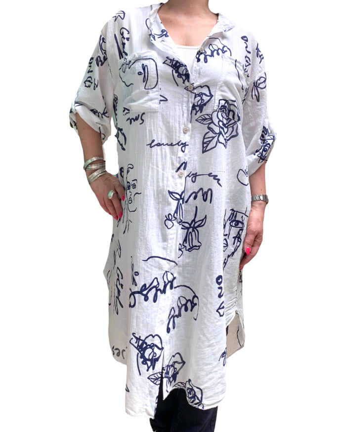 Chemise longue blanche imprimé d’écritures marines Pré-vente (livraison le 10 Mai)