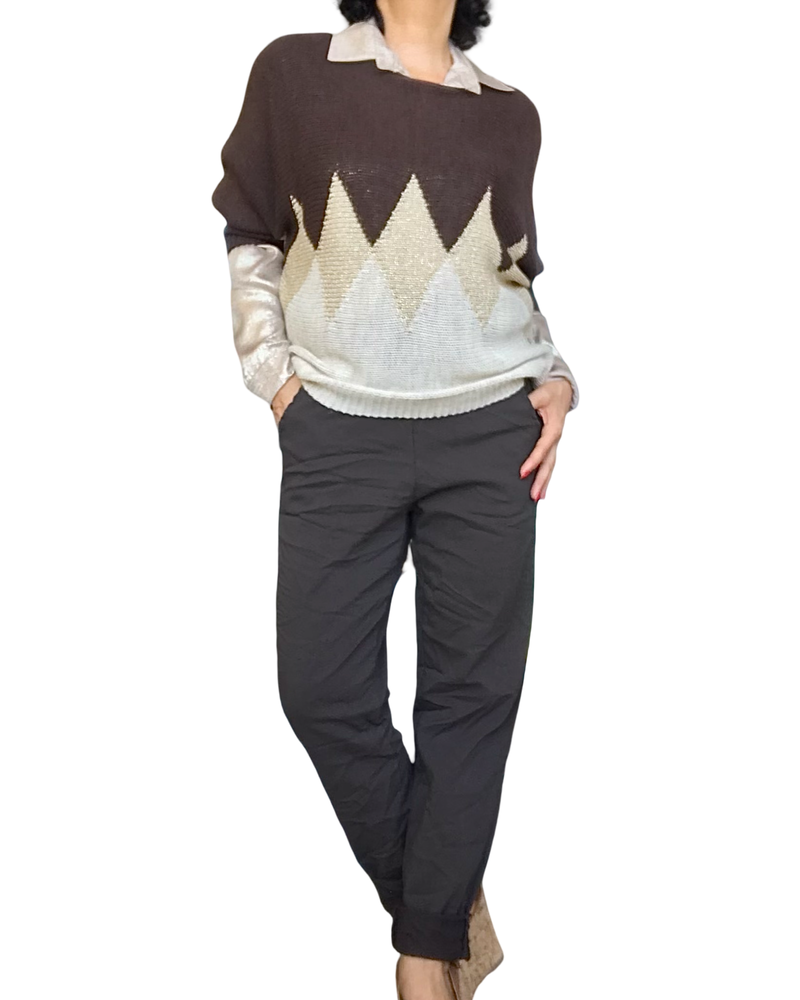 Chandail col rond en tricot brun, crème et losanges dorés