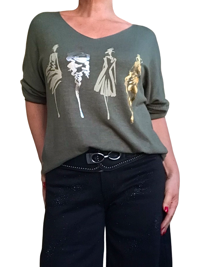 Chandail uni kaki col en V avec esquisse de 4 femmes devant